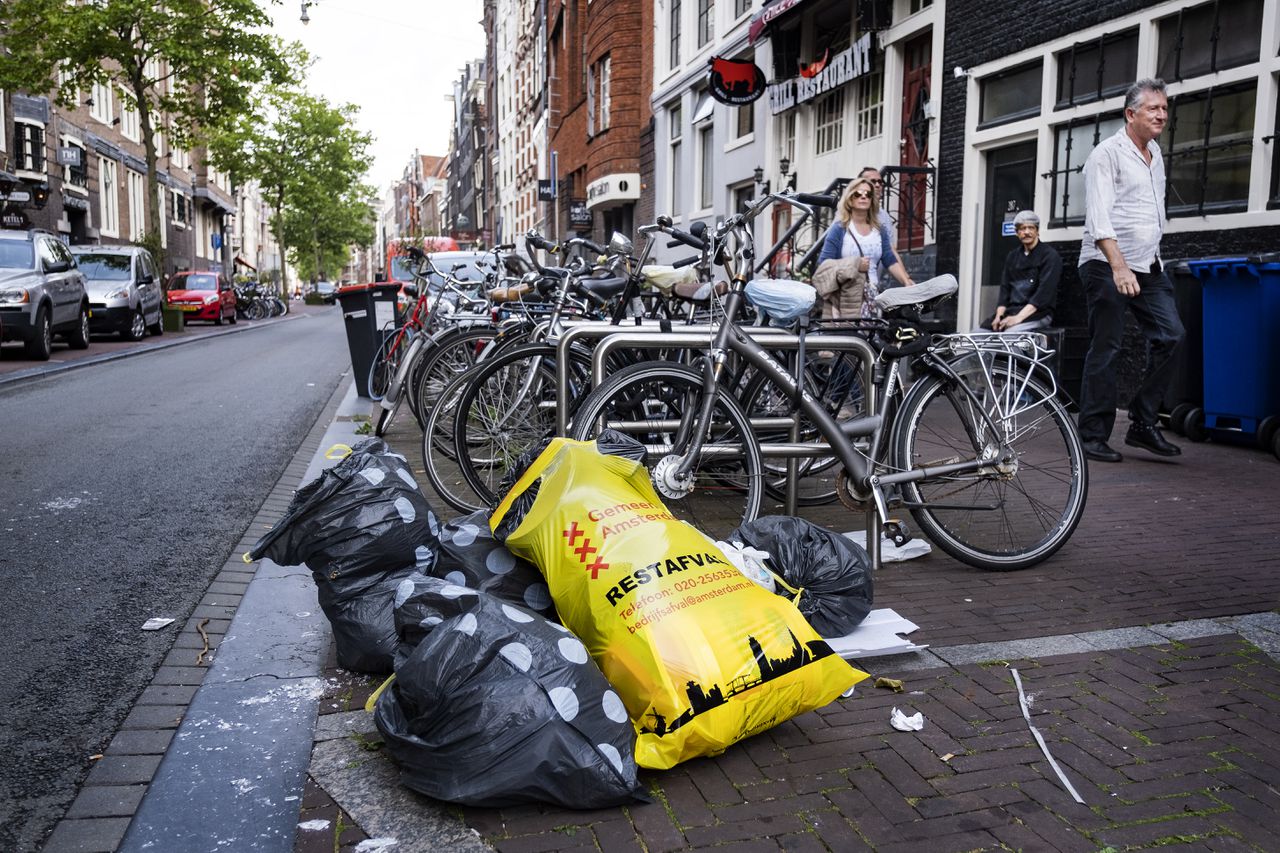 Door de problemen bij de Amsterdamse afvalenergiecentrale AEB dreigde een afvalcrisis in Amsterdam te ontstaan.