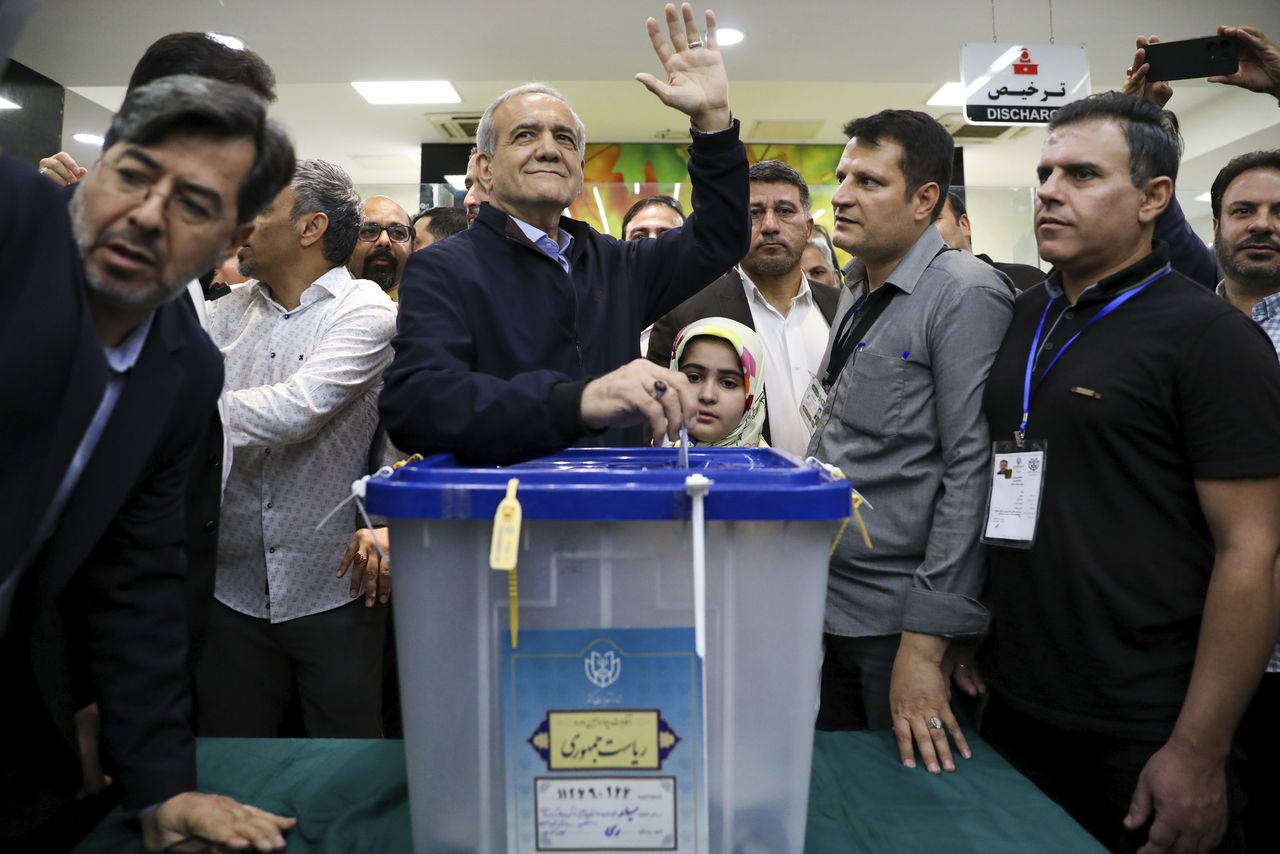 Tweede ronde nodig bij presidentsverkiezingen Iran, opkomst historisch laag 