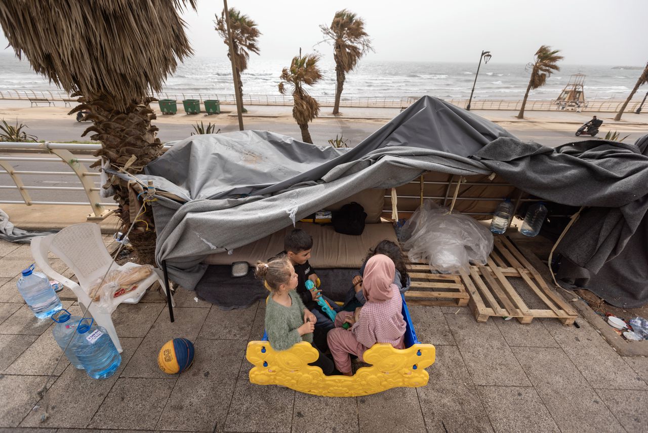 Libanezen tussen hoop en wanhoop te midden van staakt-het-vuren: ‘Soms is het licht aan het einde van de tunnel een trein die recht op je afkomt’ 