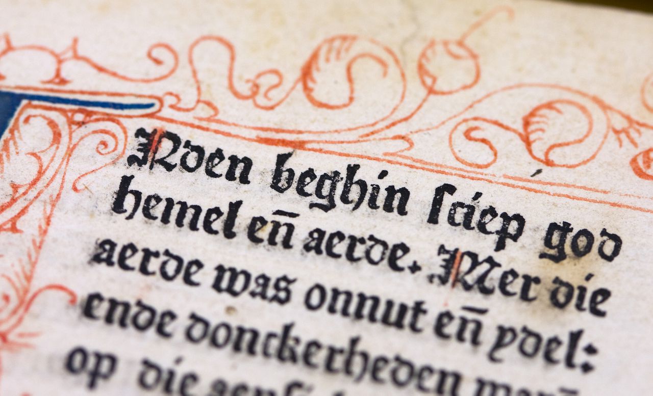 Het begin van de Delftse Bijbel uit 1477.