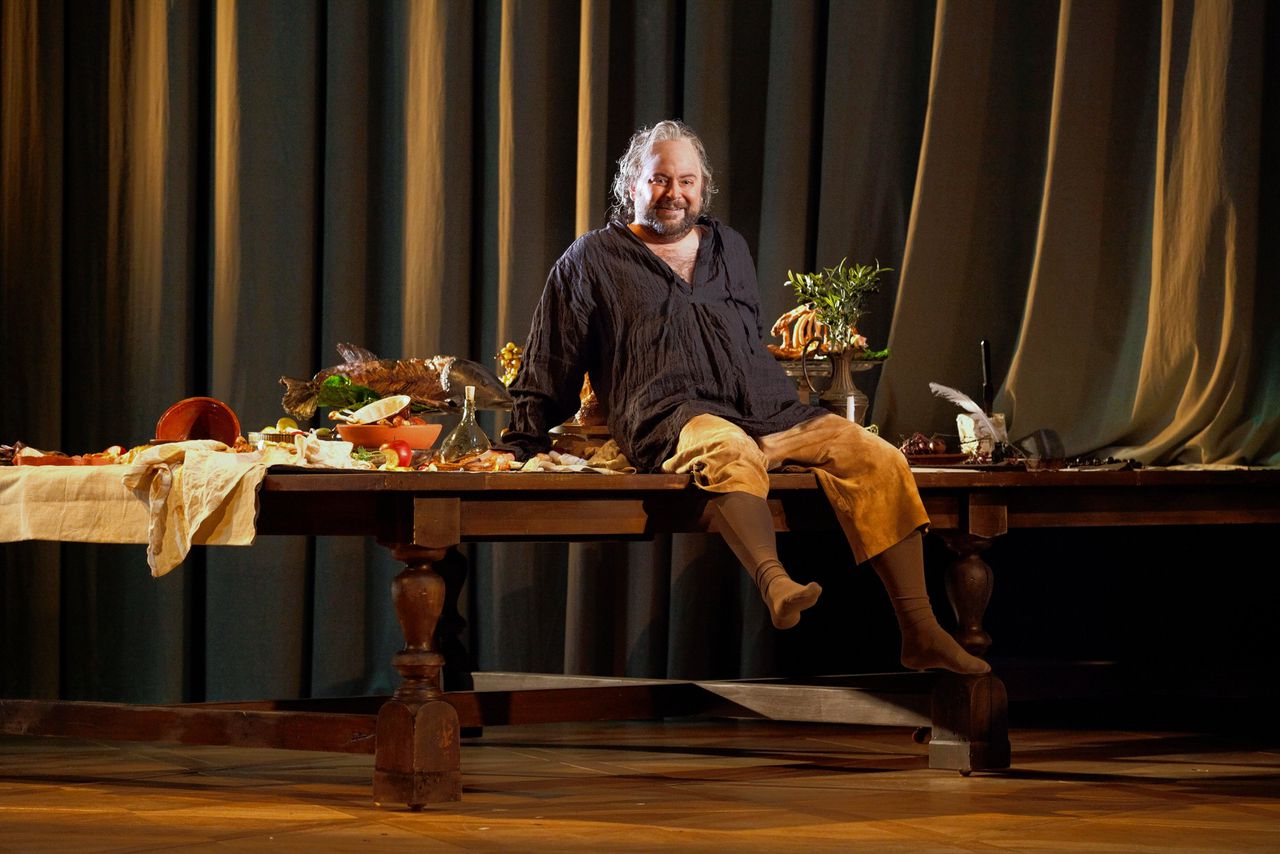 Craig Colclough als Falstaff bij de Vlaamse Opera