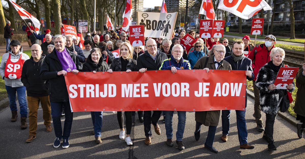Elke manier om AOW-kosten te beteugelen doet pijn. De coalitie wil gepensioneerden ontzien, maar raakt lagere inkomens