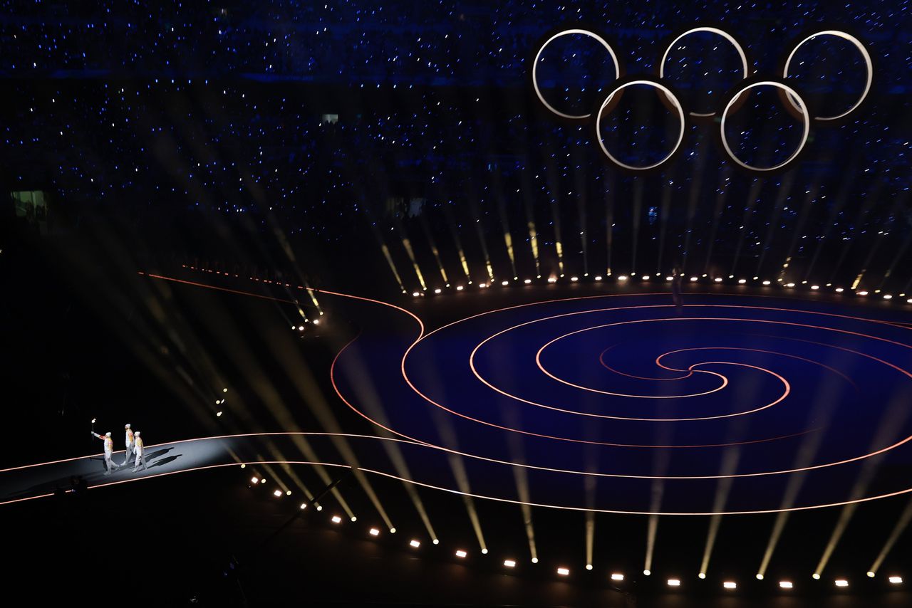 Olympisch vuur ontstoken in Milaan en Cortina, Spelen officieel geopend