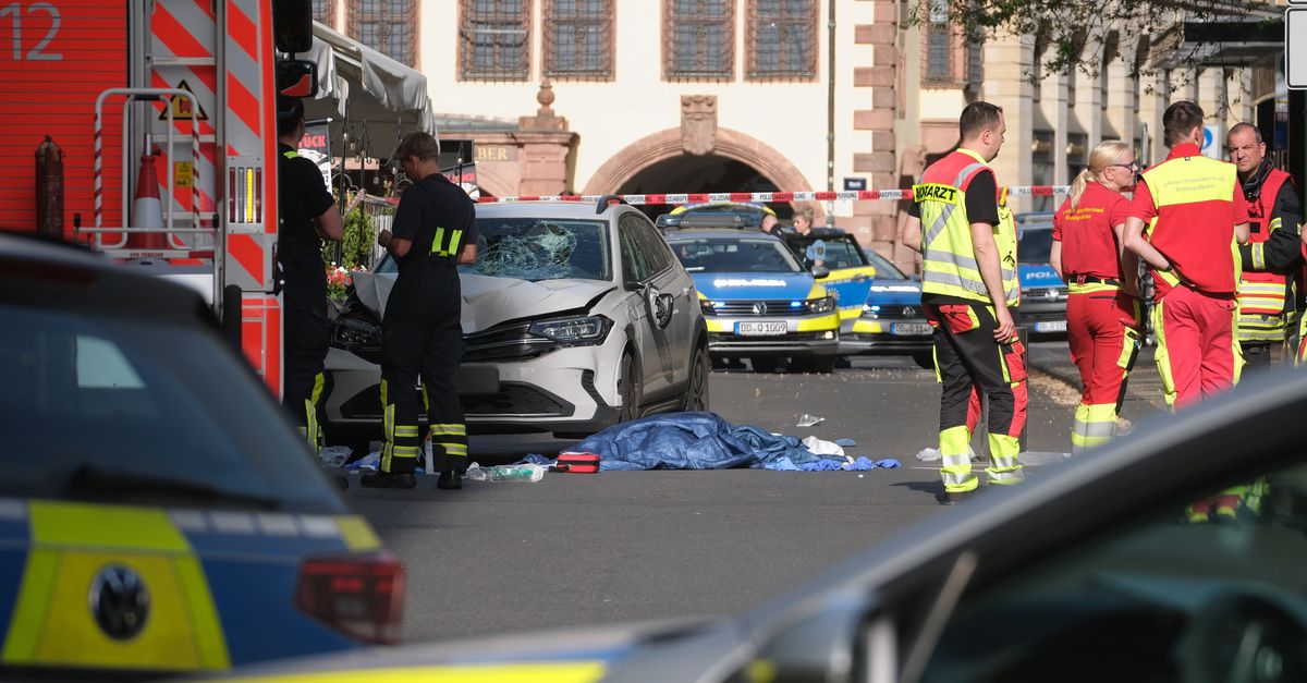 Auto rijdt in op voetgangers in Leipzig: twee doden, verdachte opgepakt -  NRC