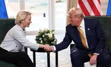 De Amerikaanse president Donald Trump en voorzitter van de Europese Commissie Ursula von der Leyen na het bereiken van het handelsakkoord tussen de EU en de VS op 27 juli in het Schotse Turnberry. FotO Evelyn Hockstein/Reuters 