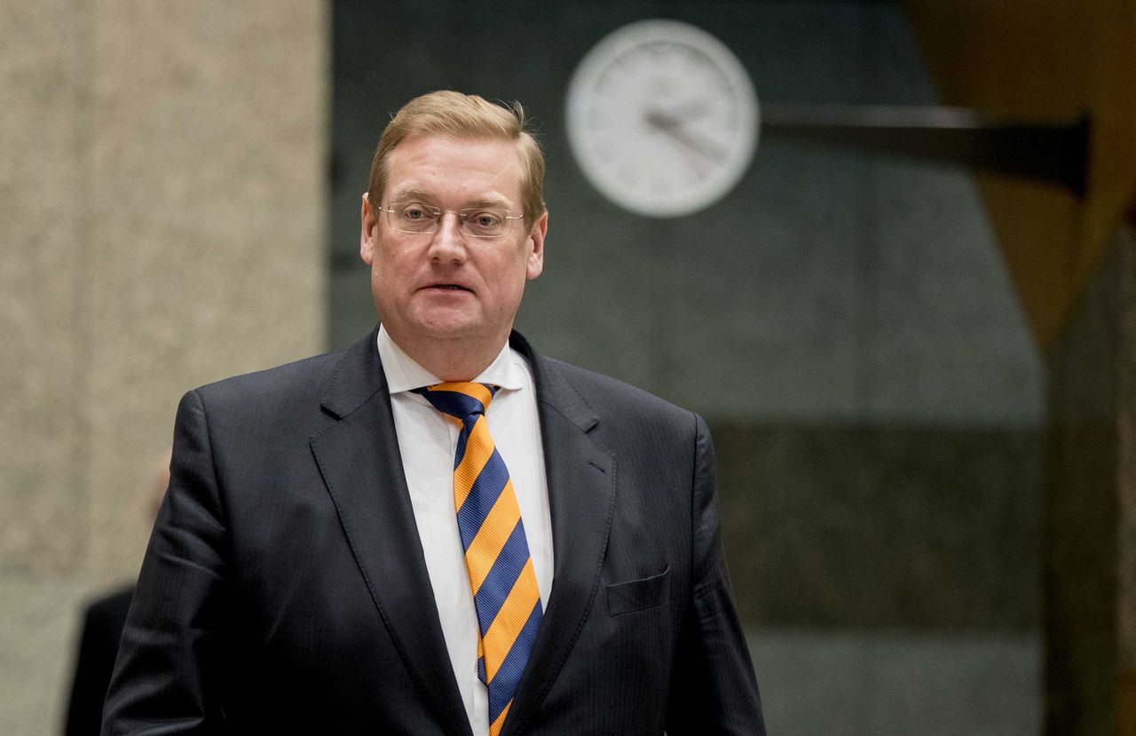 Minister Ard van der Steur donderdag voor het debat in de Tweede Kamer.