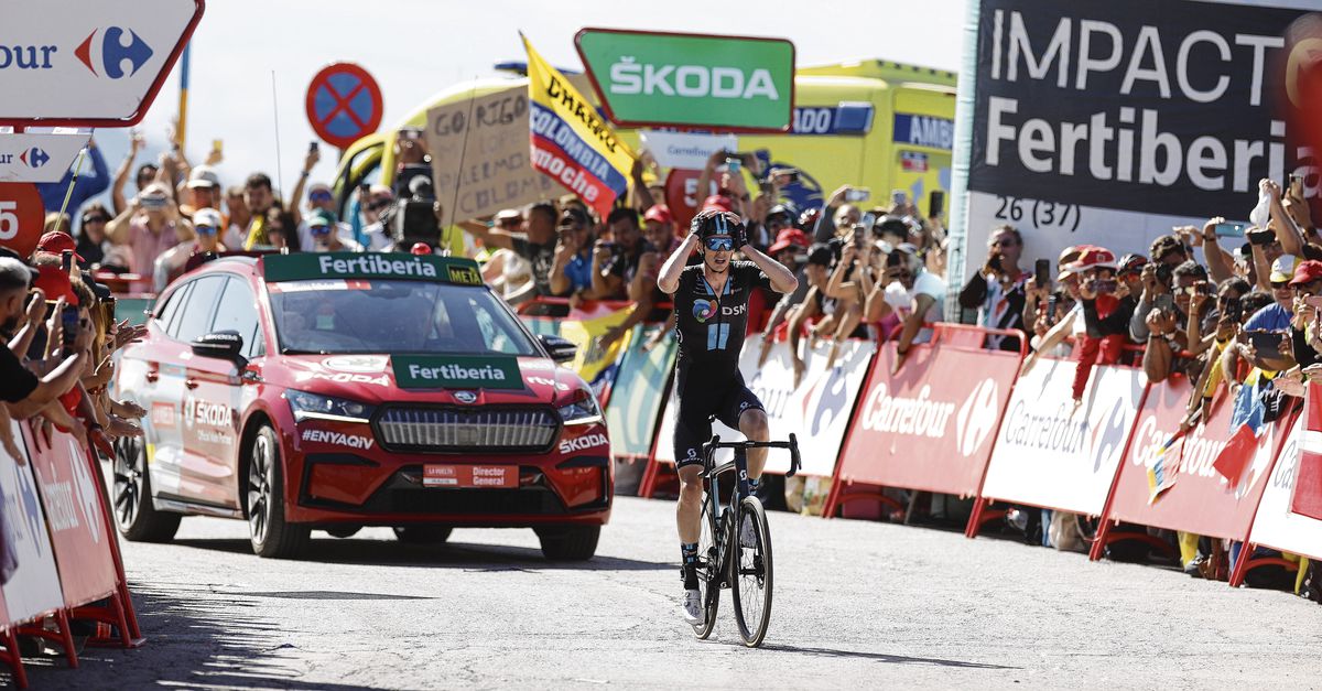 Thymen Arensman se abre paso en la etapa más dura de la Vuelta