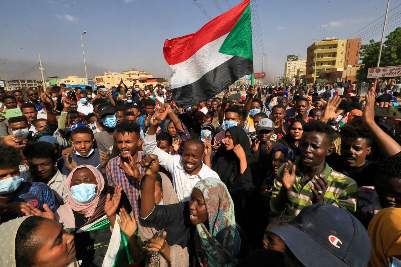 Een pro-democratische groepering riep Soedanezen na de machtsovername van maandagochtend de straat op te gaan.