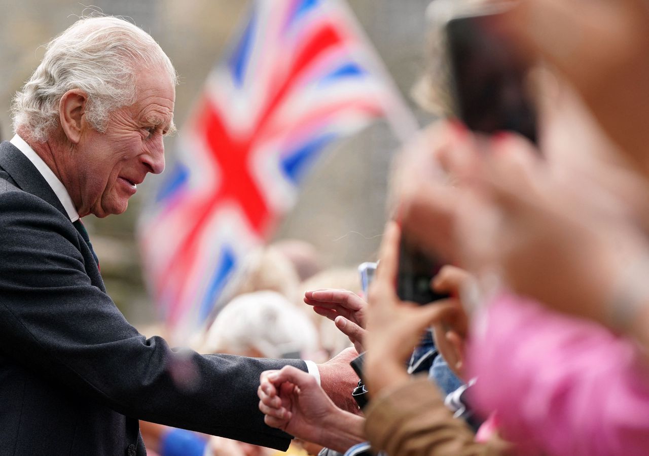 Britse koning Charles hervat publieke activiteiten na kankerdiagnose 