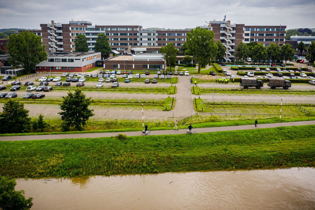 Dronefoto van het ziekenhuis in Venlo dat vrijdag wordt geëvacueerd.