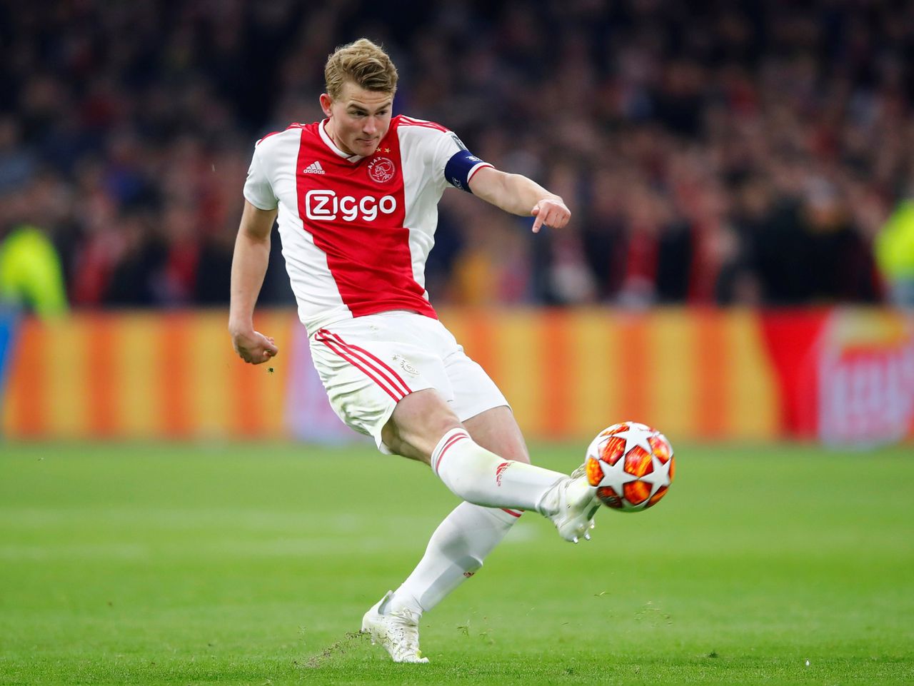 Ajax-aanvoerder Matthijs de Ligt tijdens de wedstrijd tegen Juventus