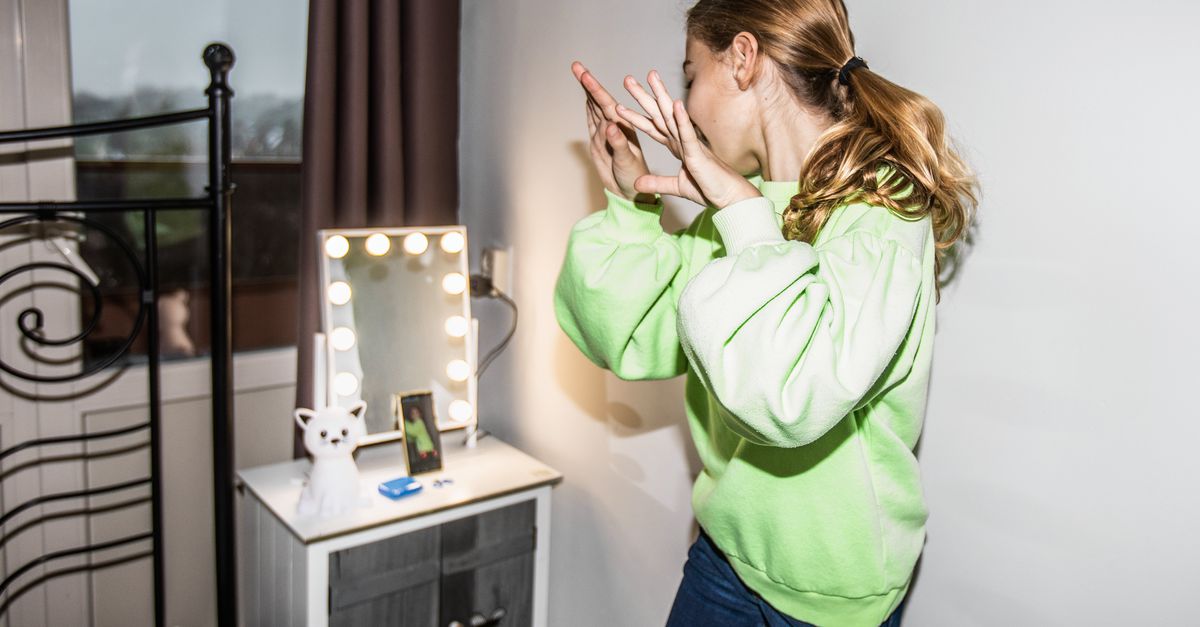 Veel op socials is slecht voor schoolprestaties, maar een beetje kan prima, blijkt uit OECD-rapport