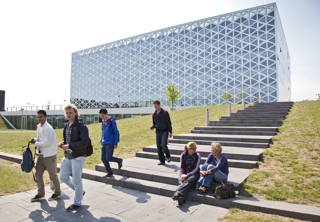 Gebouw Windesheim Zwolle  blijft dicht NRC