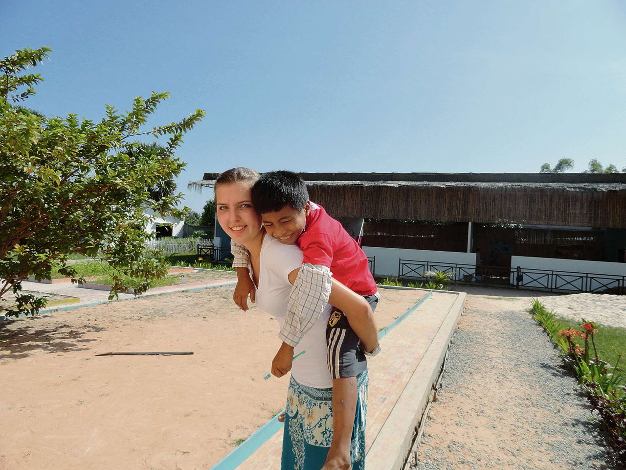 Isabelle van Rongen in Cambodja – hitte, armoe en graatmagere kinderen.