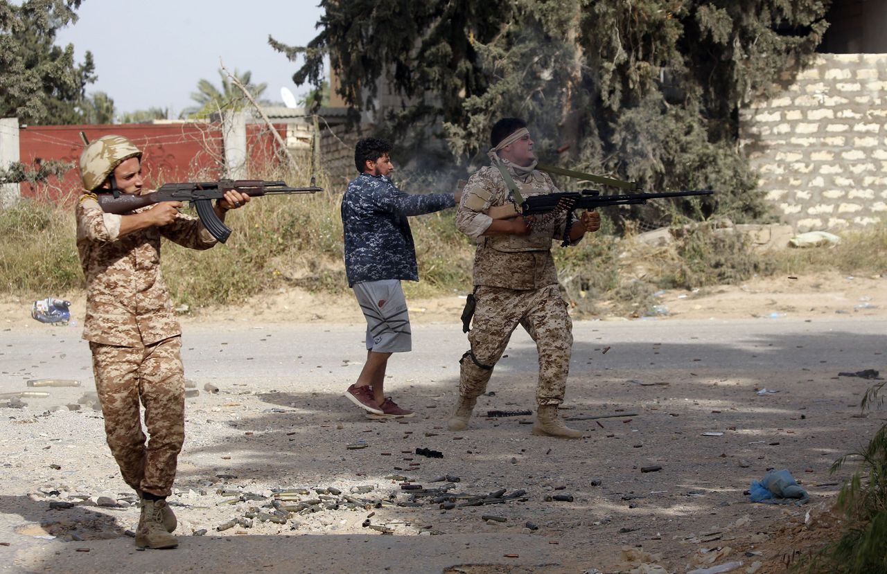 Strijd Tripoli laait op met hevige gevechten en luchtaanvallen 