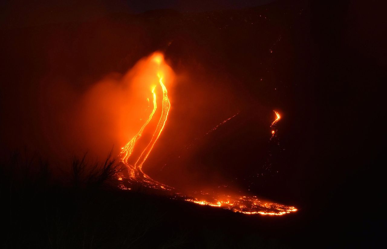 De uitbarsting van de vulkaan Etna, dichtbij Catania op Sicilië, op 24 december 2018.