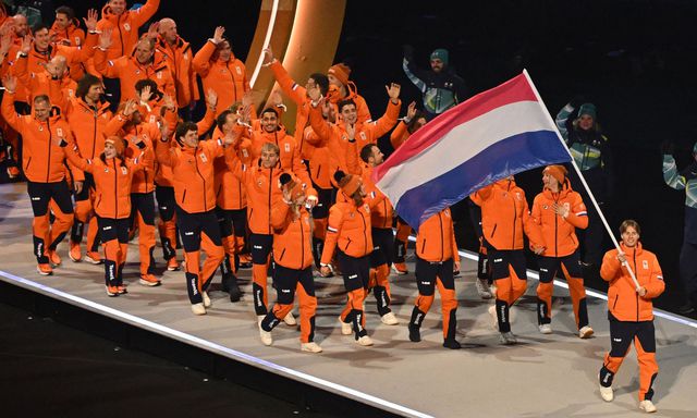 Image for Nederlandse delegatie komt zwaaiend San Siro binnen