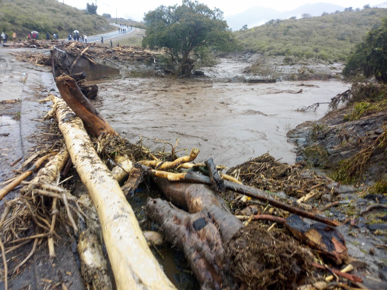 Door overstromingen zijn hoofdwegen geblokkeerd in West-Pokot, waardoor het voor hulpdiensten moeilijk is de getroffen gebieden te bereiken.