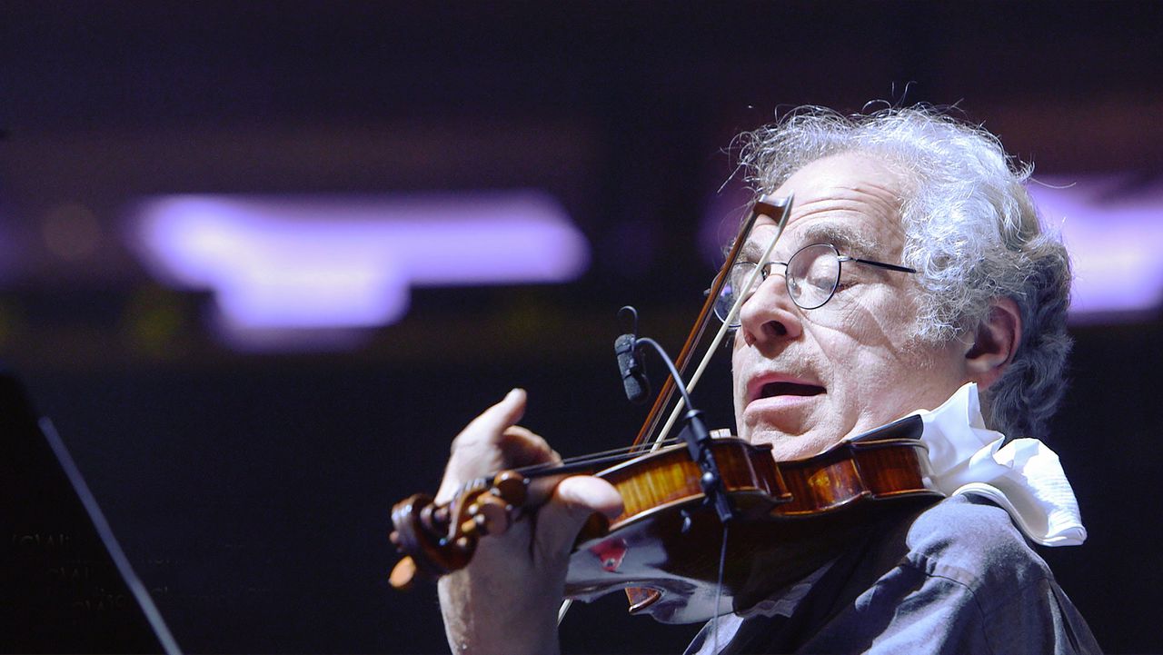 Itzhak Perlman: extravert en communicatief violist in de documentaire ‘Itzhak’.