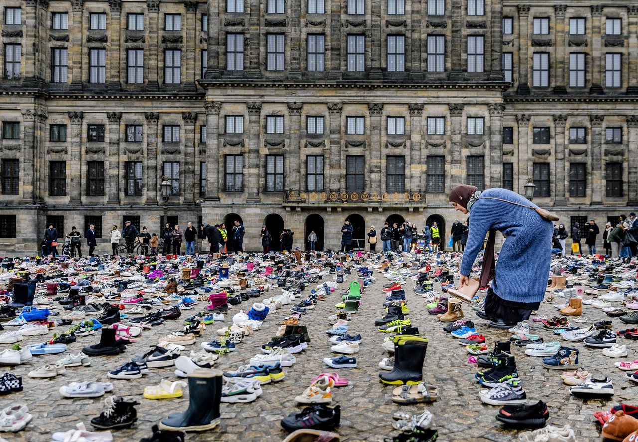 Kinderschoenen op de Dam voor kindslachtoffers in Gazastrook NRC