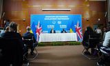 De Britse en de Rwandese ministers van Buitenlandse Zaken op 5 december, als ze de afspraak ondertekenen dat Rwanda geen migranten uit het Verenigd Koninkrijk naar andere landen zal overbrengen