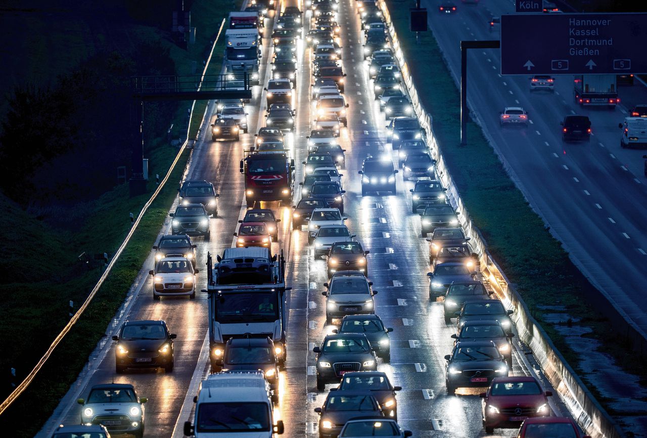 Brussel verdedigt ‘zwakke’ nieuwe uitstootregels voor auto’s 