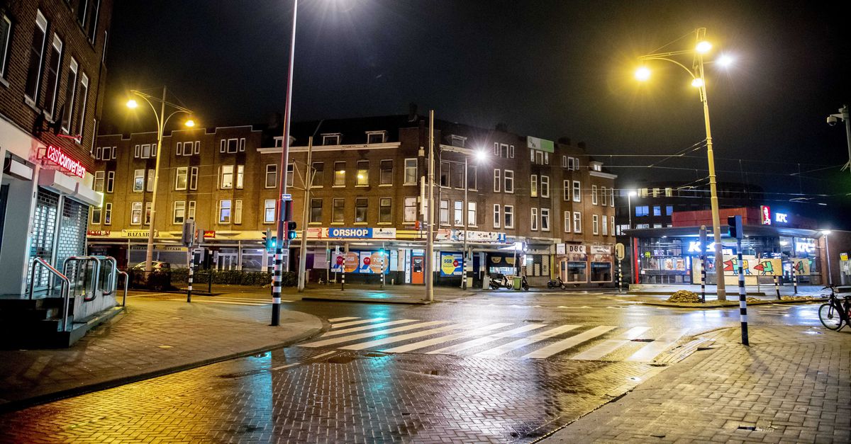 'Avondklok met 3 weken verlengd, middelbare scholen deels open' - NRC