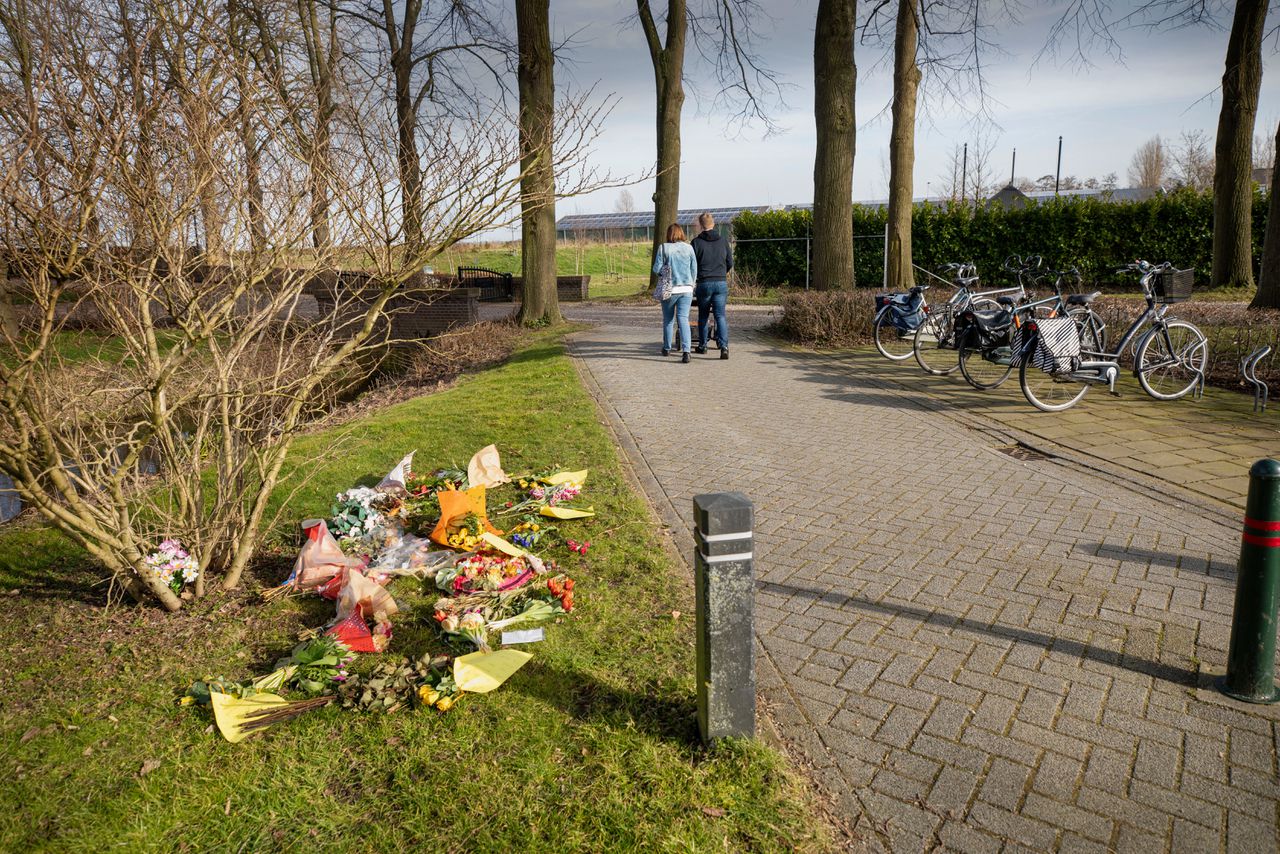 De lokale begraafplaats in Bodegraven moest worden beveiligd nadat complotdenkers met bloemen en complotteksten graven overspoelden en de grafrust verstoorden.