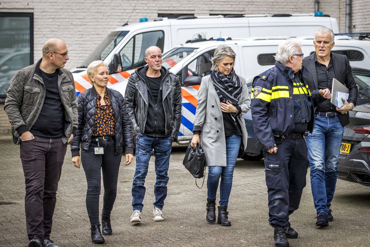 De ouders van Nicky Verstappen komen aan bij de rechtbank op de dag dat de eis tegen Jos B. bekend wordt.