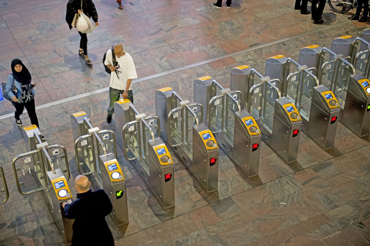 Toegangspoortjes op Rotterdam Centraal.