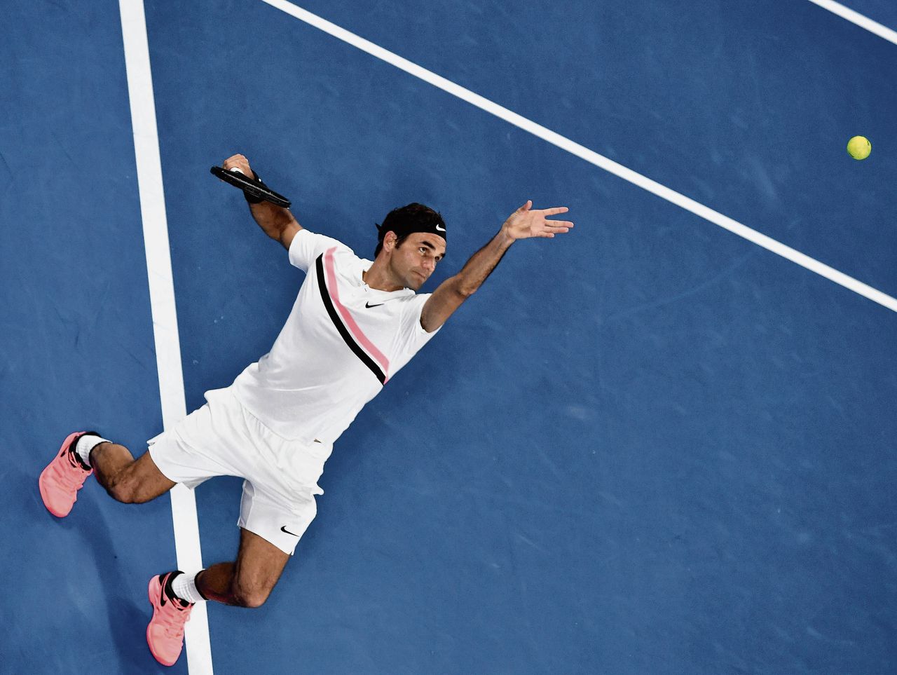 Het is de combinatie van service en eerste paar slagen waarin Roger Federer met zijn agressieve, aanvallende spel kan domineren.
