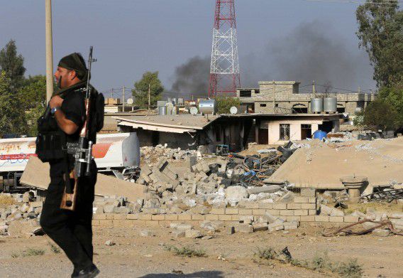 Een huis dat afgelopen dagen vernield werd door Amerikaanse luchtaanvallen in een dorp dat voorheen onder controle stond van IS.