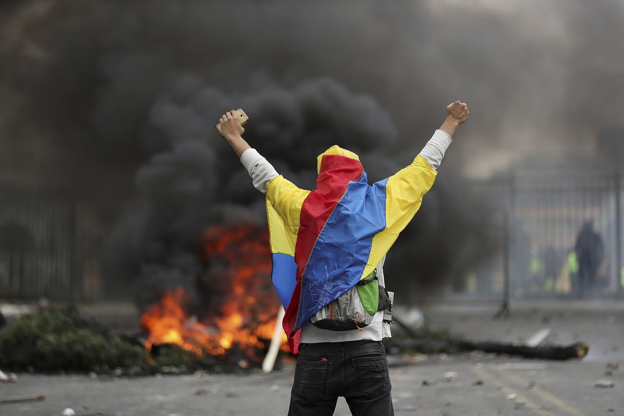 Brandende banden en blokkades; Ecuador protesteert tegen bezuinigingen 