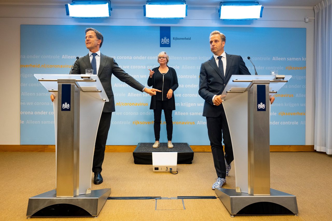 Elf hoogleraren: persconferenties geven is niet meer genoeg - NRC