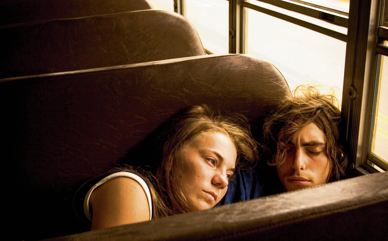 Jonge geliefden tijdens een busreis in de VS, 2005.