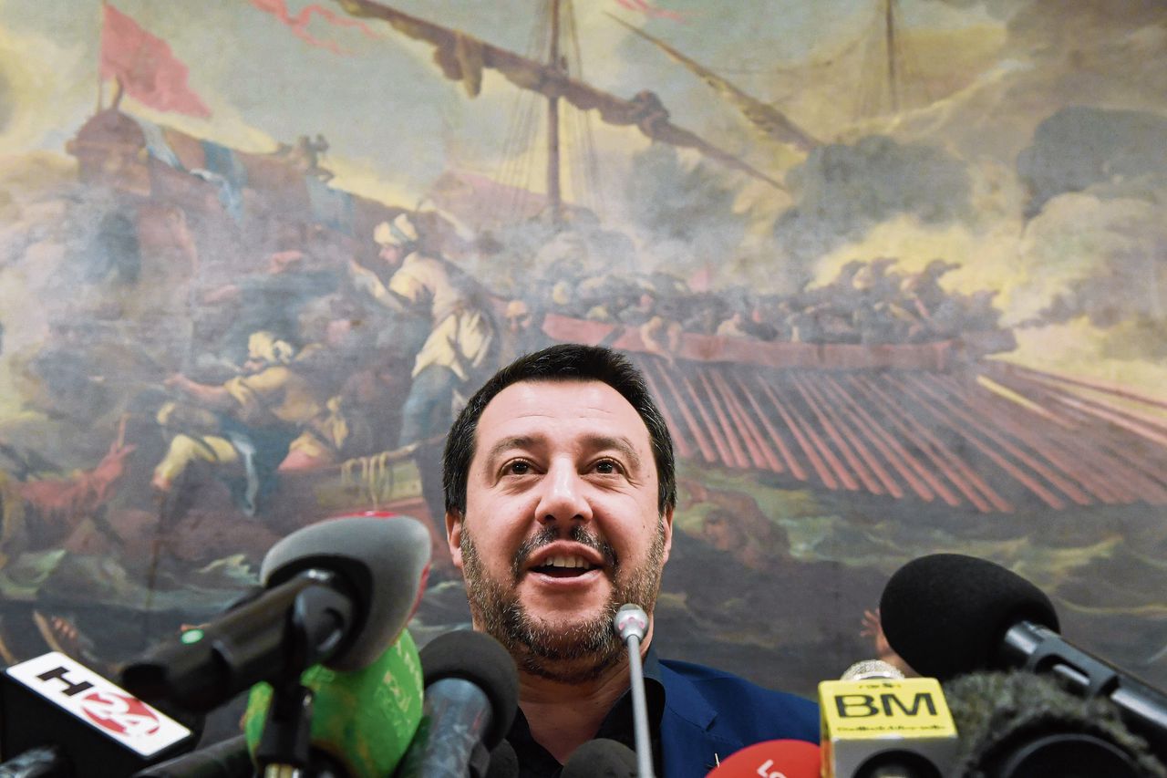 Lega-leider en vicepremier Matteo Salvini maandag na de overwinning van zijn partij in de Abruzzen.