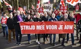Demonstranten tijdens een protest voor een beter AOW en pensioen. 