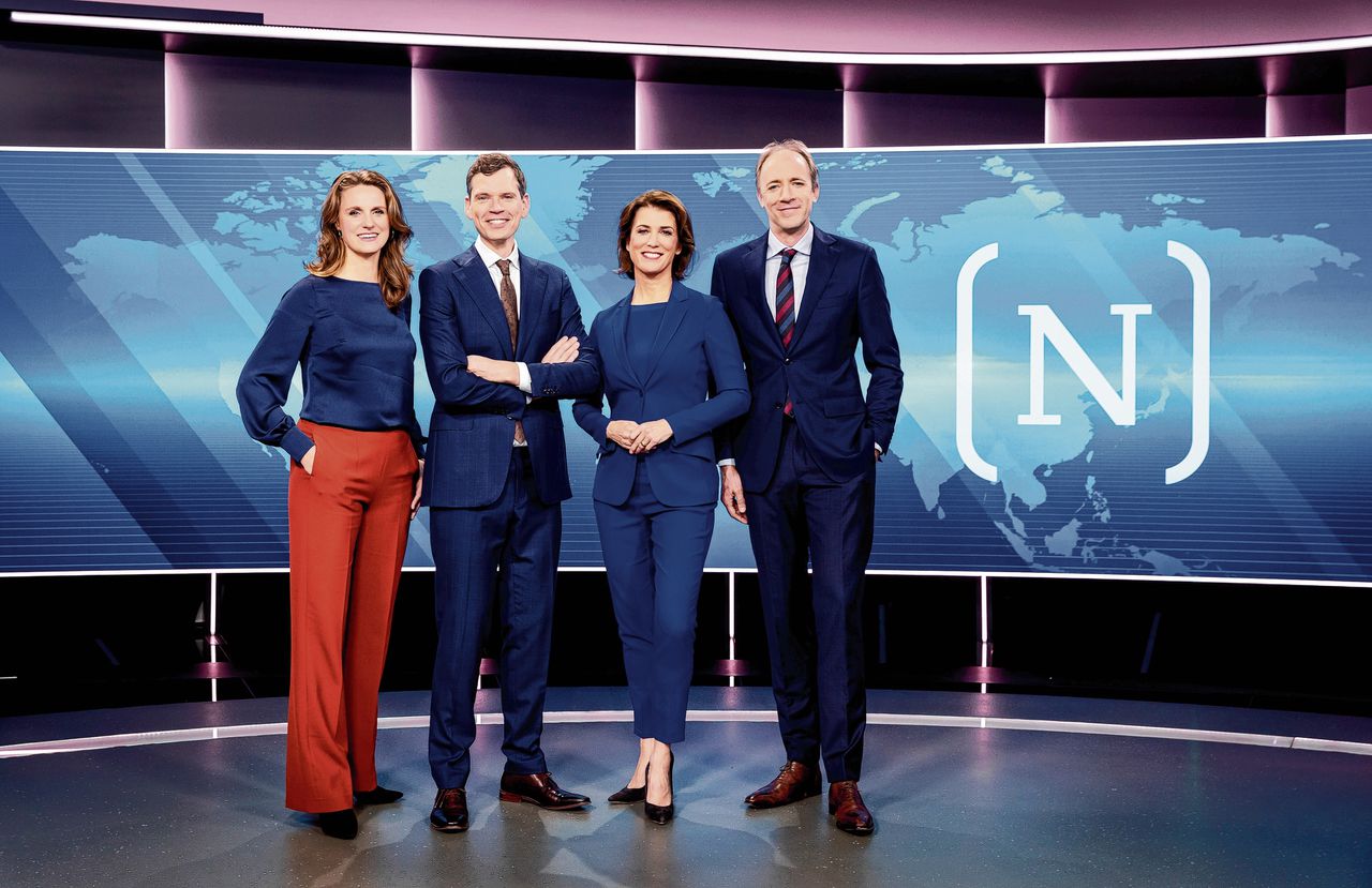 Nieuwsuur-presentatoren Petra Grijzen, Jeroen Wollaars, Mariëlle Tweebeeke en Eelco Bosch van Rosenthal.