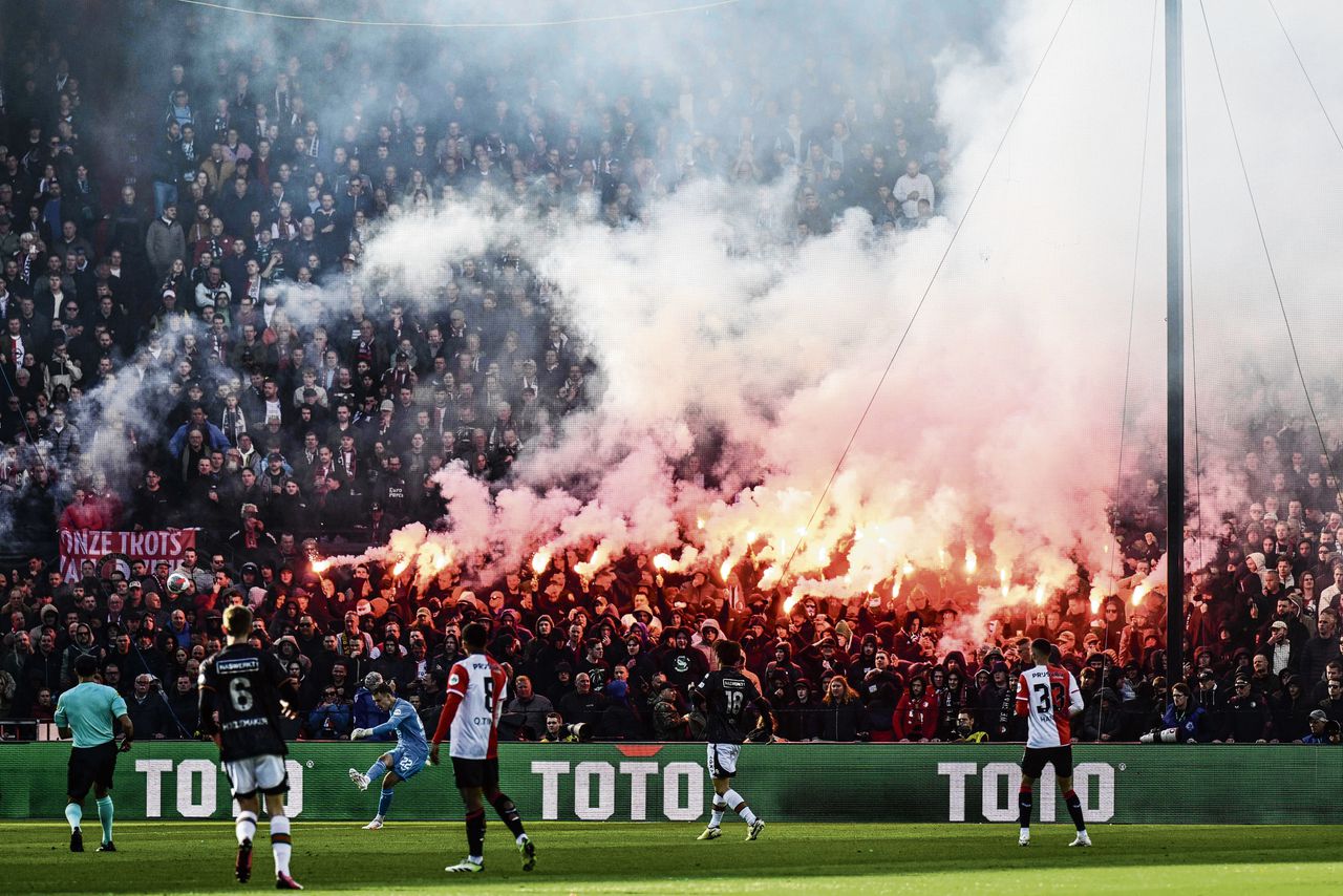 Als het vuur is gedoofd, maakt Feyenoord de 1-0 en wint de Beker 