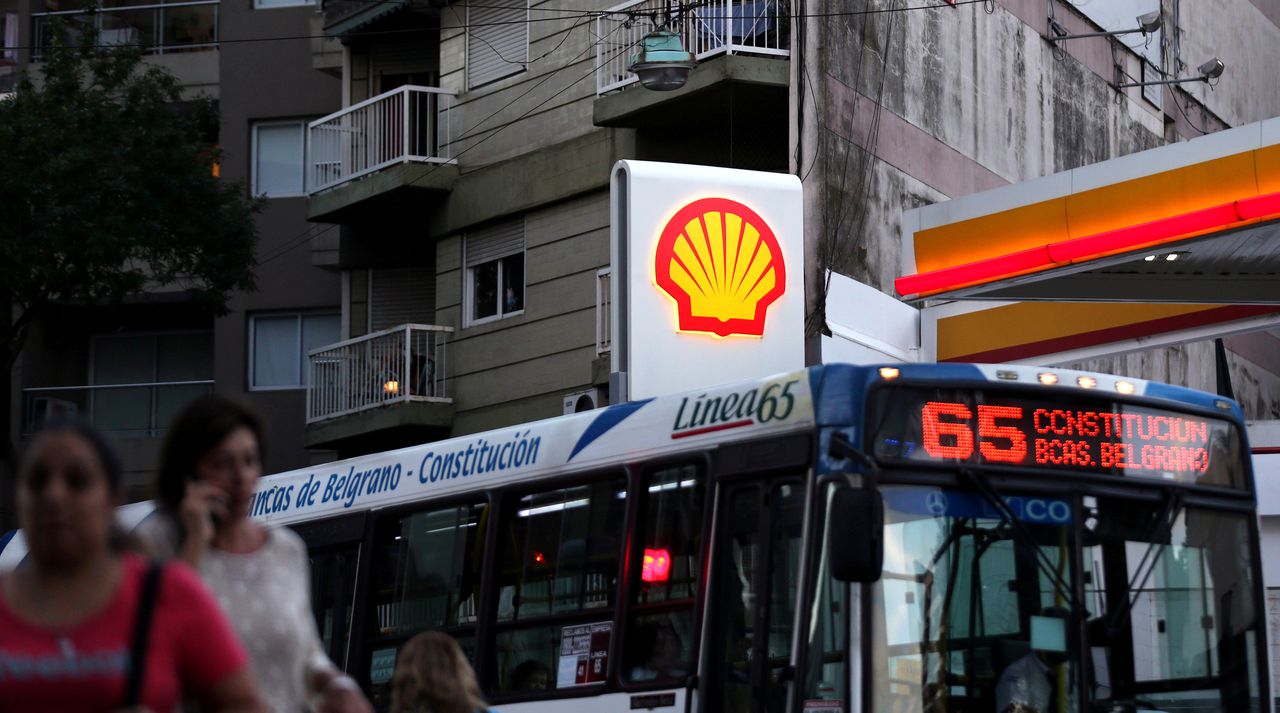 Een tankstation van Shell in Buenos Aires.
