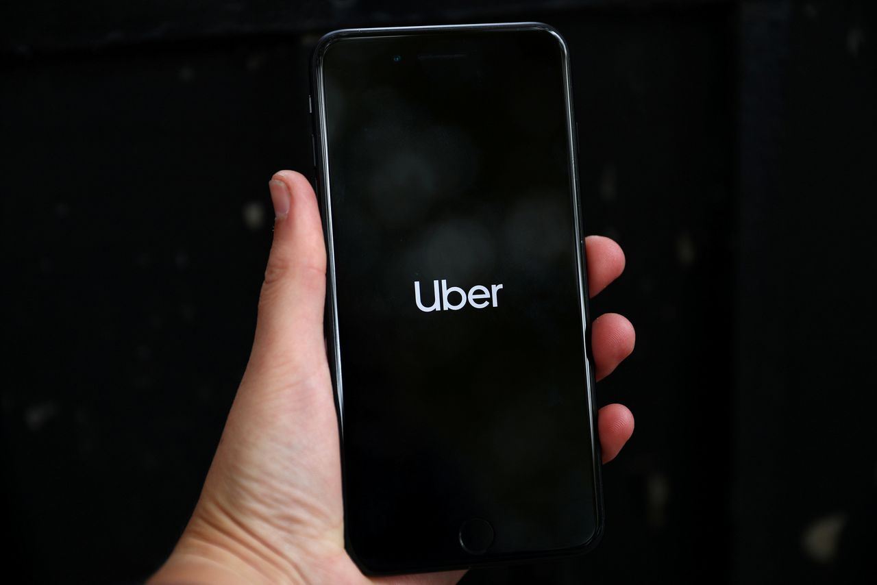 Uber is een taxi-applicatie die via de mobiele telefoon wordt bediend.