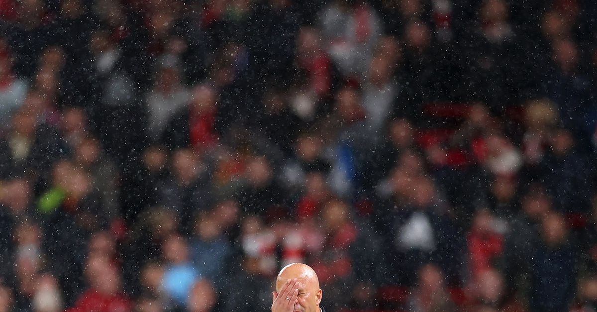 Na een beroerd seizoen moet Arne Slot weg bij Liverpool FC