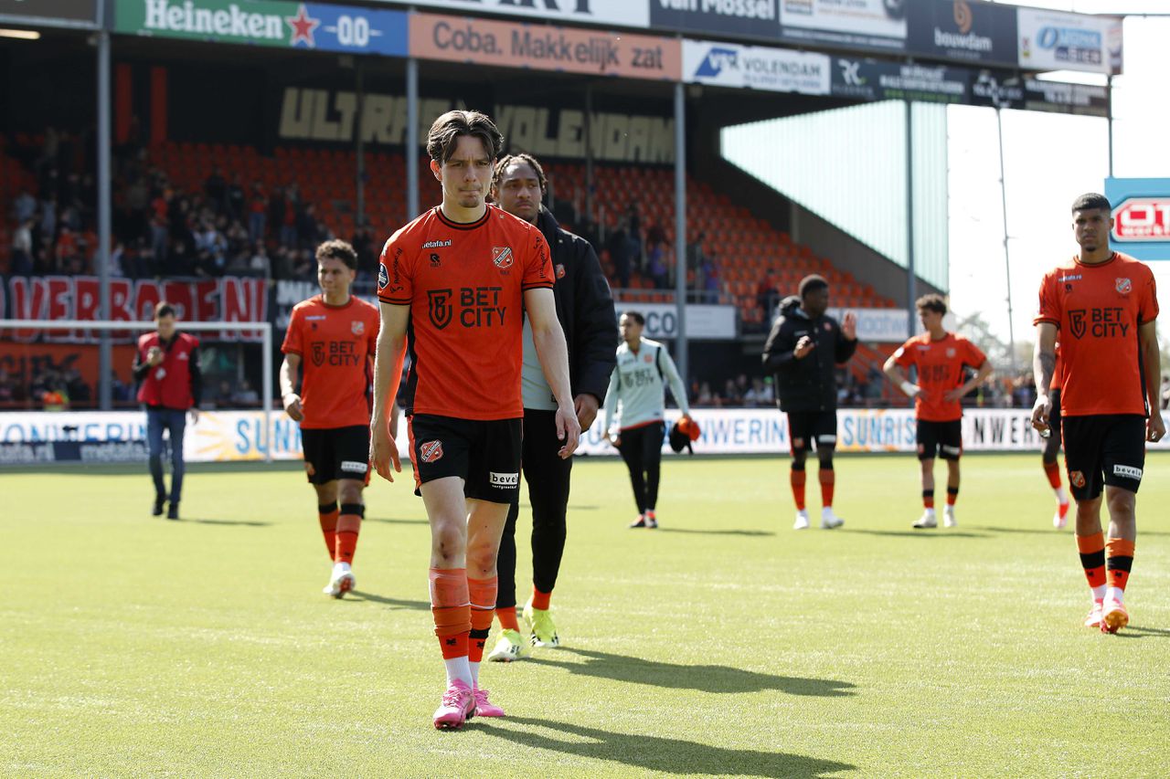 FC Volendam degradeert uit de Eredivisie na 1-4 nederlaag tegen Ajax 