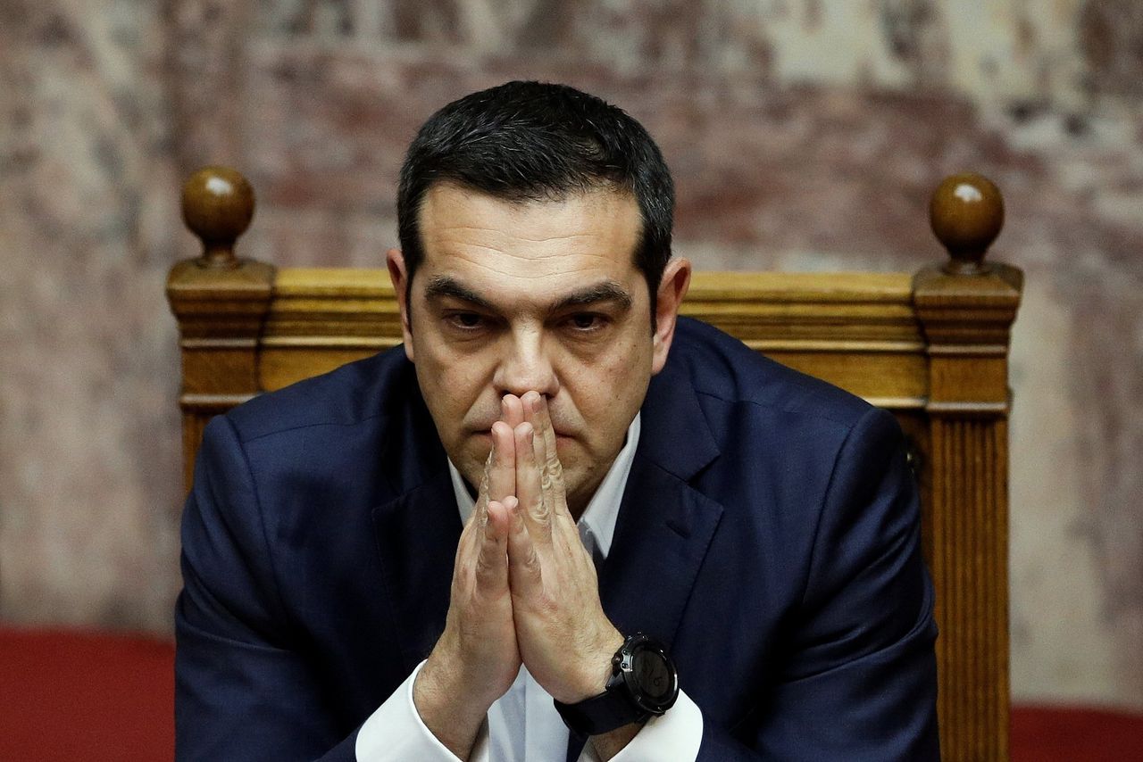Premier Tsipras volgt gespannen het debat over Macedonië. Hij overleefde de vertrouwensstemming.