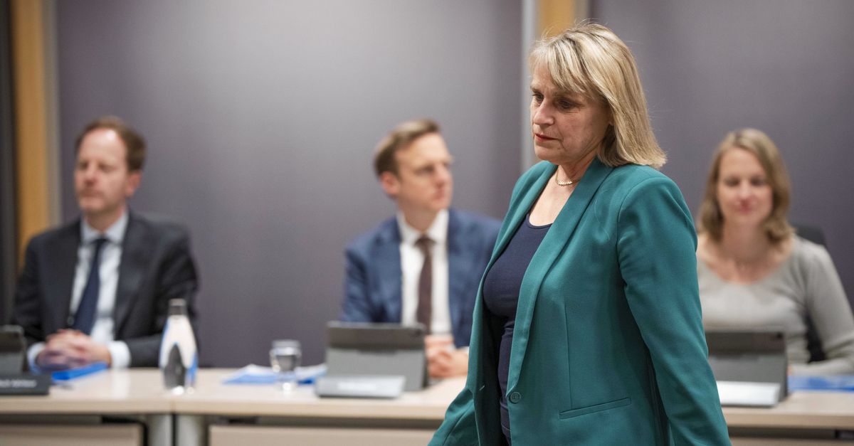 Ministers waren het oneens over wie er als eerste een coronavaccin kreeg, blijkt bij verhoor topambtenaar