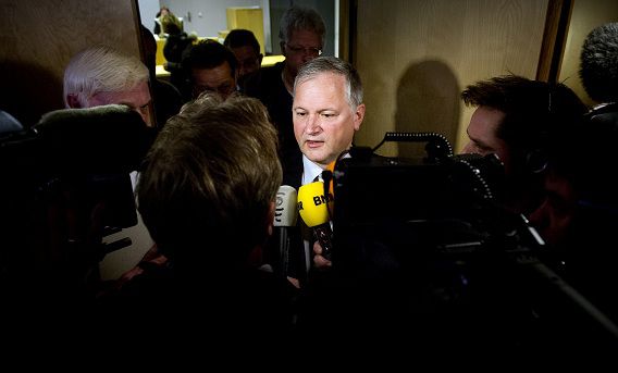 Voormalig VVD-gedeputeerde Ton Hooijmaijers staat de pers te woord bij de rechtbank na afloop van de uitspraak afgelopen dinsdag.