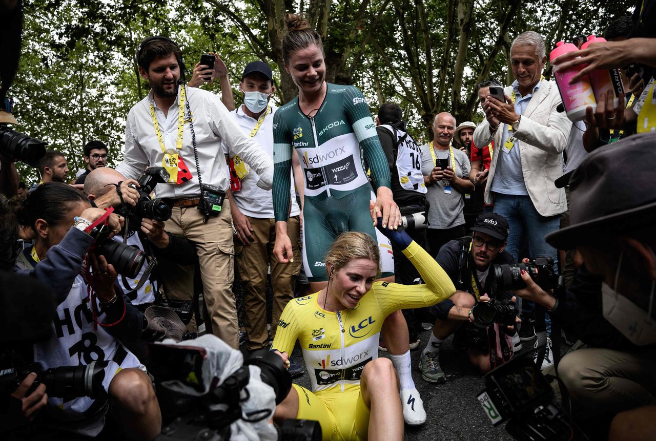 Vollering wint Tour de France Femmes, Van Vleuten verspeelt podiumplek 