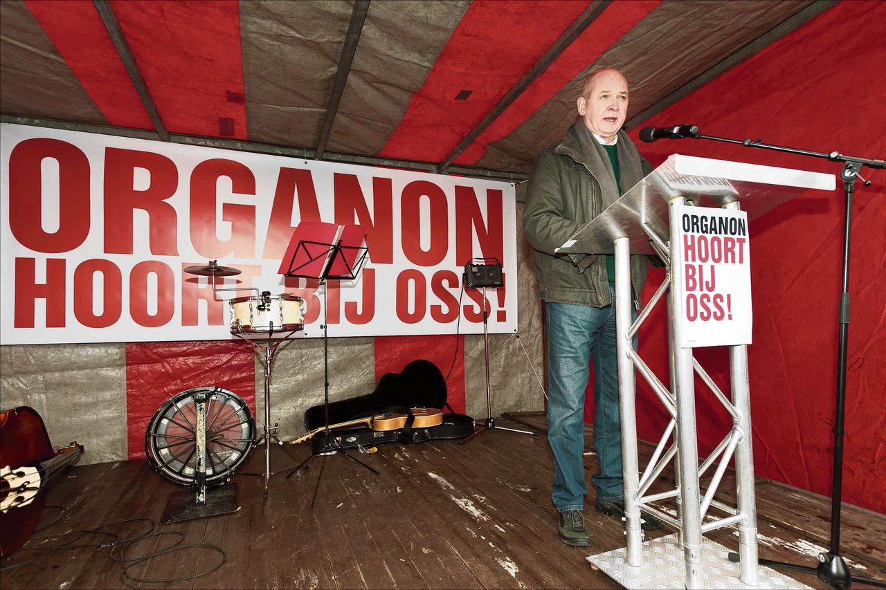 2011 Jan Marijnissen bij een manifestatie van MSD-personeel.