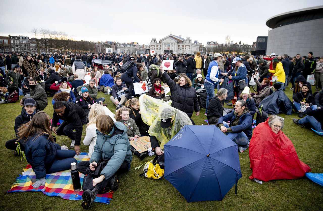 Alleen maar ‘een kopje koffie’ drinken op het Museumplein 