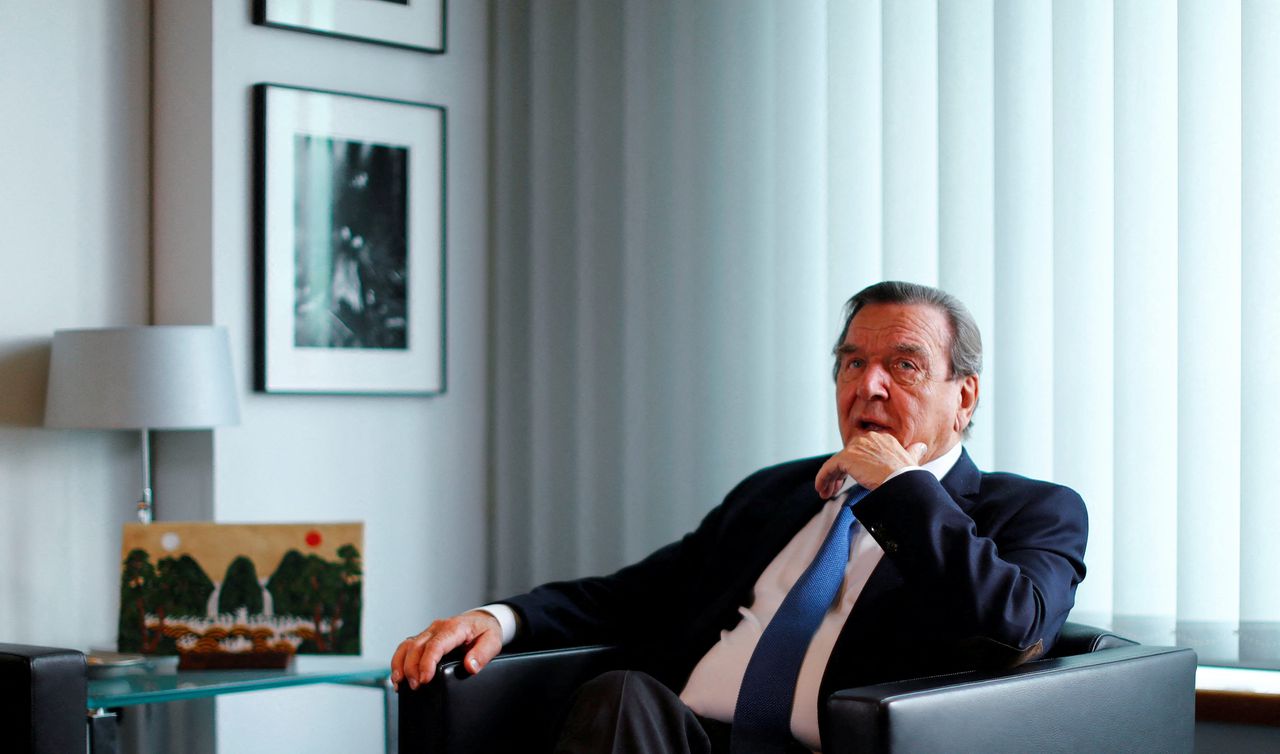Schröder heeft veel kritiek gehad vanwege zijn goede betrekkingen met Rusland.